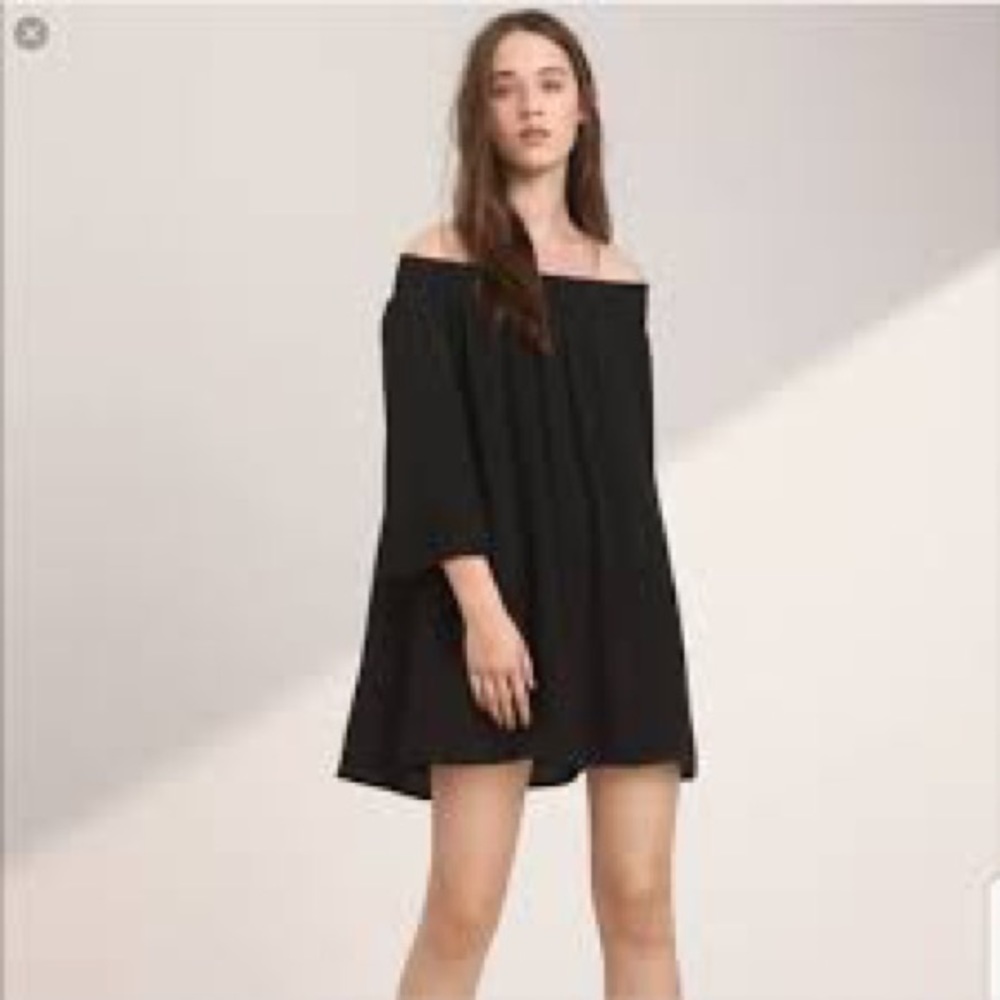 Aritzia Talula Curzon off the shoulder dress